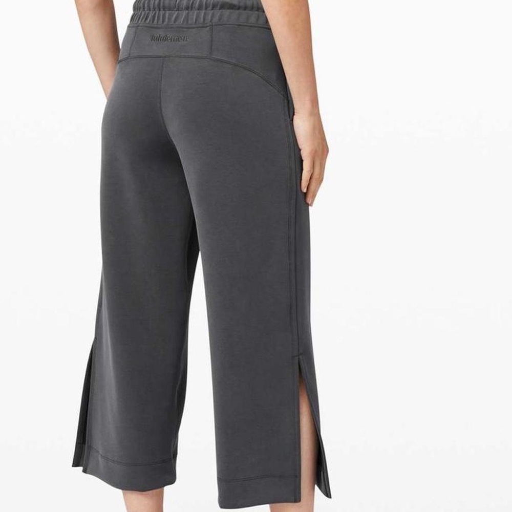 Lululemon Soft Ambitions High Rise Crop *Softstreme  size 6